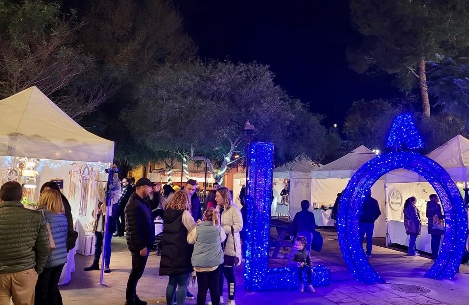 Alaior Inaugura El Seu Multitudinari Mercat De Nadal I La Pista De Gel